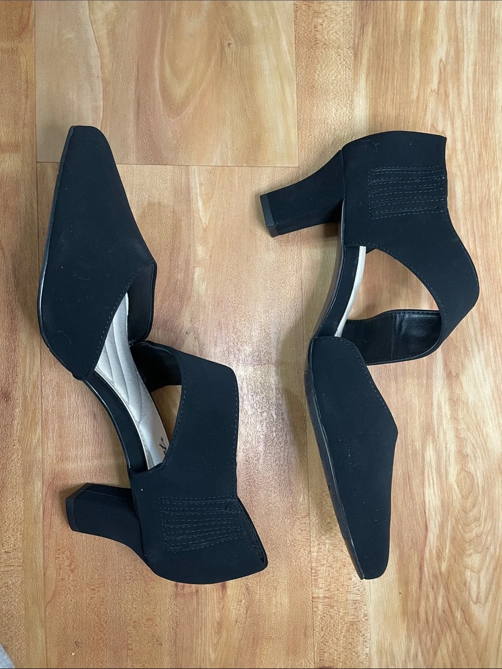 Easy Street Dashing Black Pumps (8.5)